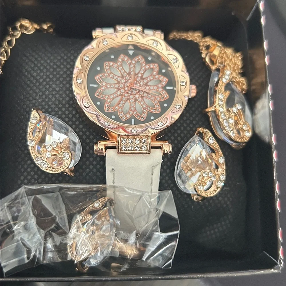 Wrist Watches and jewelry set - Picture 10 of 11